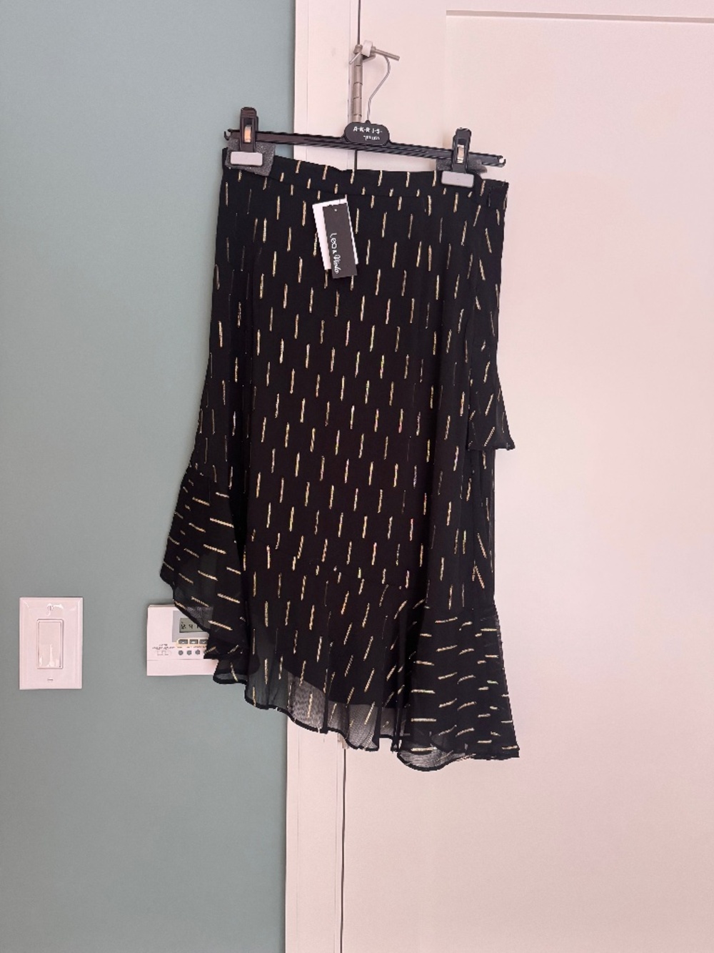 Lea & Viola Black Pattern skirt NWT Size M/ Textured Midi